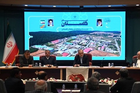 بزشكيان: حضور الشعب الإيراني في ذكرى انتصار الثورة دليل بصيرة