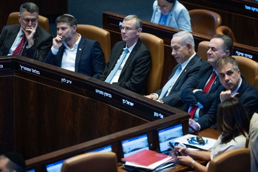 في ختام أسبوع عاصف: 