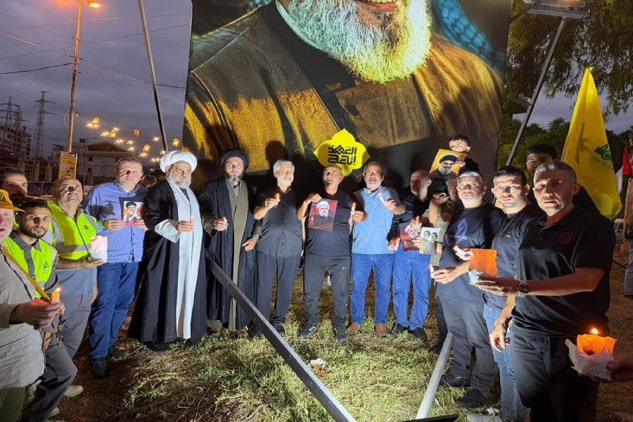 لبنان | التعبئة التربوية لحزب الله في صيدا أحيت ذكرى السيدَيْن الشهيدين نصر الله وصفي الدين بوقفة وفاء وإضاءة شموع
