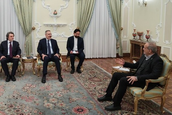 بزشكيان يستقبل فيدان: توسيع تعاون تركيا وإيران ركيزة لتعزيز تقارب الدول الإسلامية