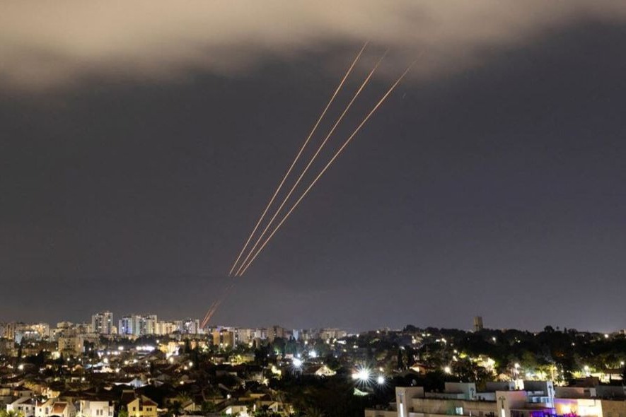 كاتب الأسترالي: لا خيار أمام ترامب سوى التفاوض ولجم 