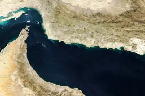 إيران تتحرك برلمانيًا لترسيخ سيادتها على مضيق هرمز