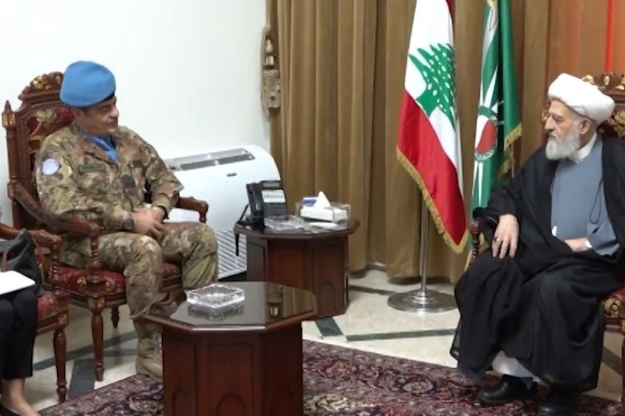 الشيخ الخطيب لقائد 