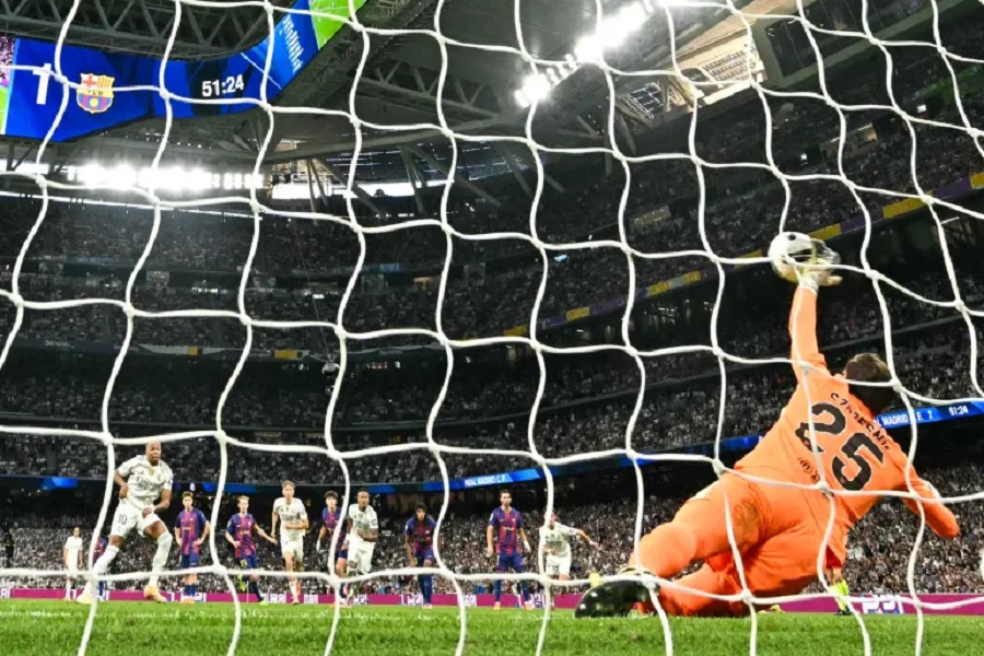 هكذا تمكن تشيزني من صد ركلة جزاء مبابي في الكلاسيكو