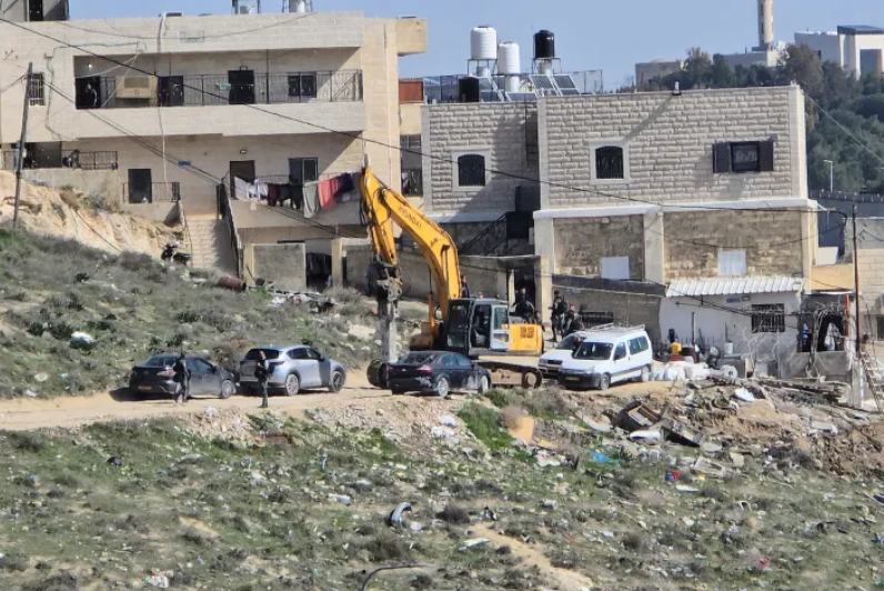 الاحتلال يهدم أكثر من 100 منزل ومنشأة في الضفة والقدس حتى الآن