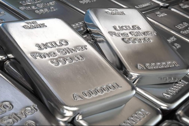 الفضة تتصّدر مكاسب السلع في 2025 والكاكاو يتكبد أكبر الخسائر