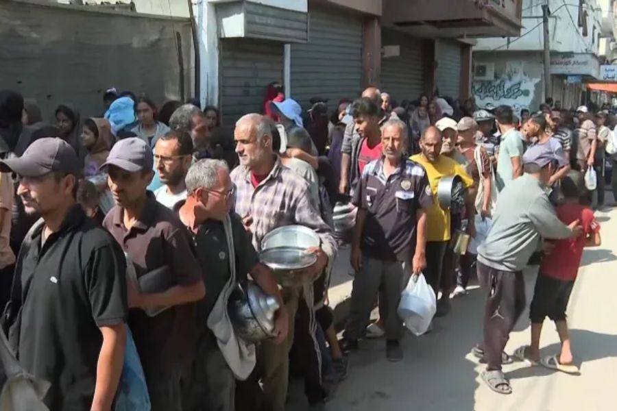 الاحتلال يعرقل دخول المساعدات إلى غزّة ويعمّق المجاعة رغم وقف إطلاق النار