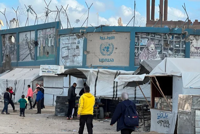 الأونروا تحذّر: عجز مالي يهدد خدمات الملايين من اللاجئين الفلسطينيين