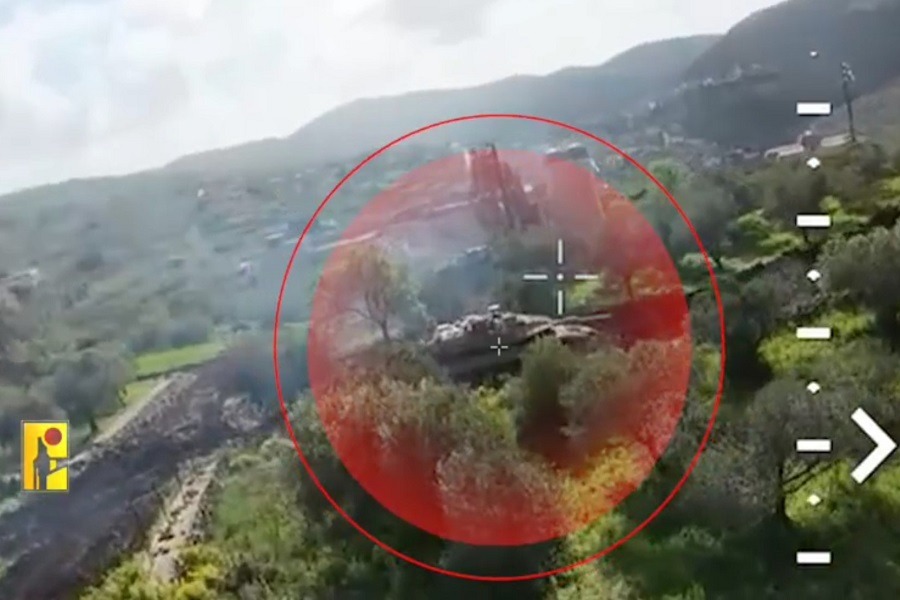 مشاهد من استهداف المقاومة الإسلامية دبّابة 