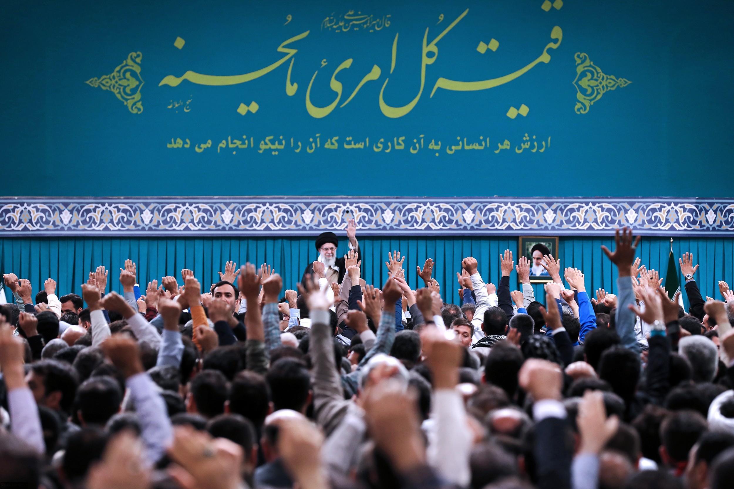 الإمام الخامنئي: على الشعوب المسلمة أن تمنع نسيان قضية فلسطين