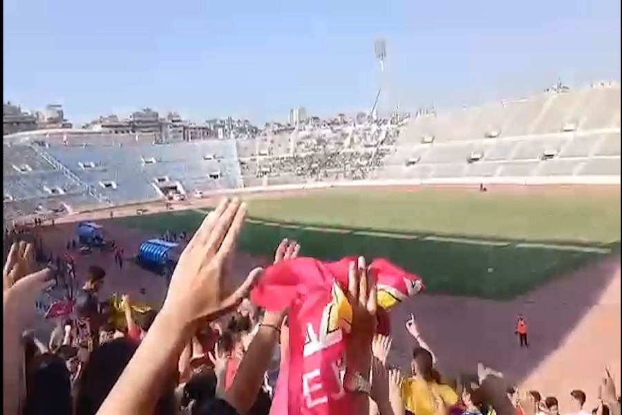 بهتافات 