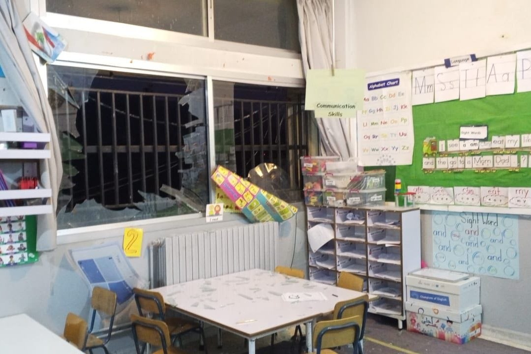 بالصور| الأضرار في مدرسة سحمر الرسمية بعد الغارات الصهيونية 