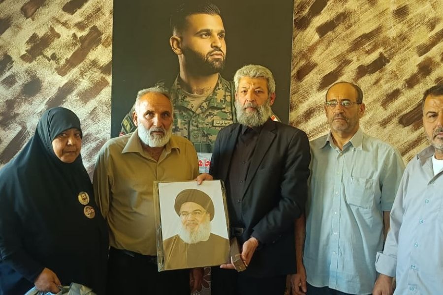 وفد من قيادة حزب الله في البقاع يزور عائلة الشهيد حسن الأشعل في بلدة الخضر 
