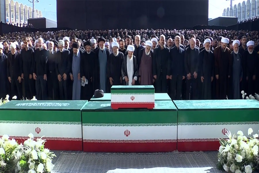 فيديو | الملايين يؤدّون صلاة الجنازة على الشهيد الإمام الخامنئي في طهران