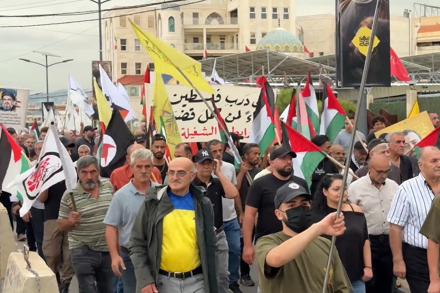   مسيرة كشفية وجماهيرية من نصب الشهيد سليماني حتى مرقد سيد شهداء الأمة