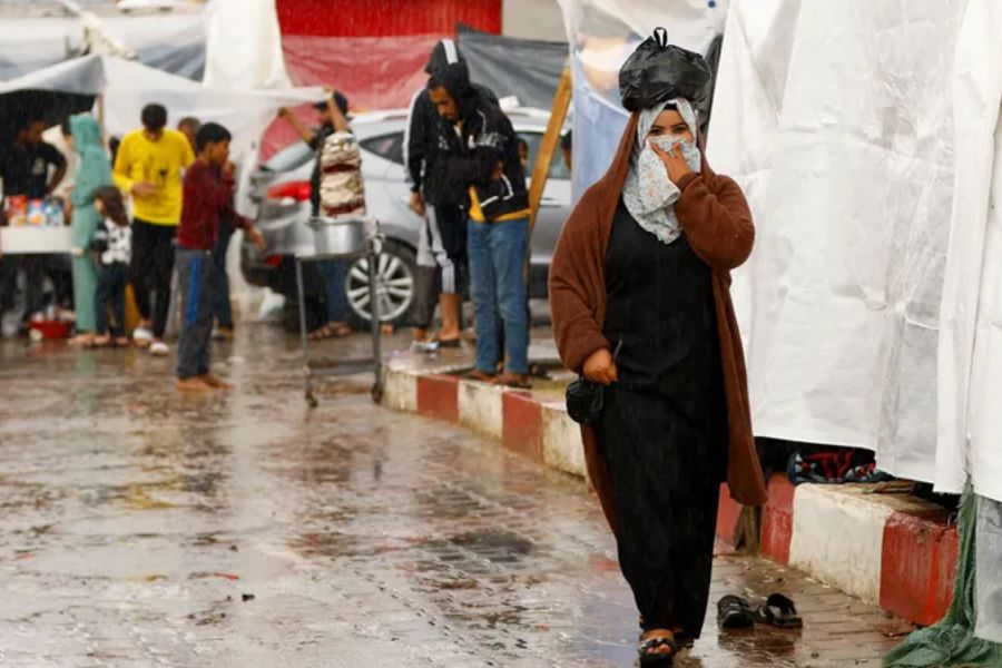 الشتاء يقترب من غزّة.. والنازحون بين البرد والجوع والمجهول