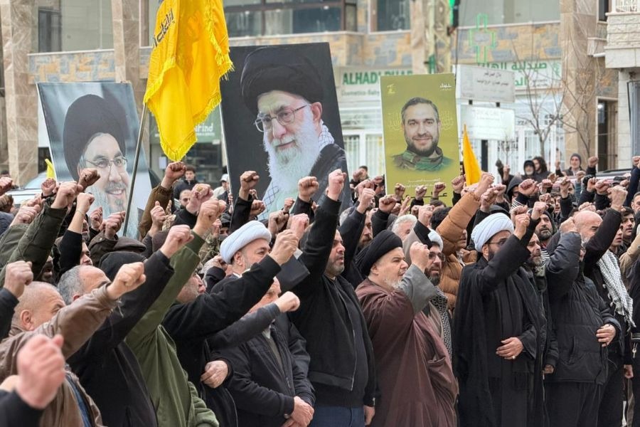 بالصور| تجمع لأهالي البقاع الغربي في ساحة بلدة سحمر وفاء للقائد المعظم ونصرة لإيران