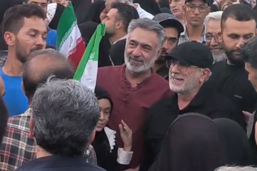 بين أبناء الشعب الإيراني.. العميد قاآني يشارك باحتفالات النصر في طهران