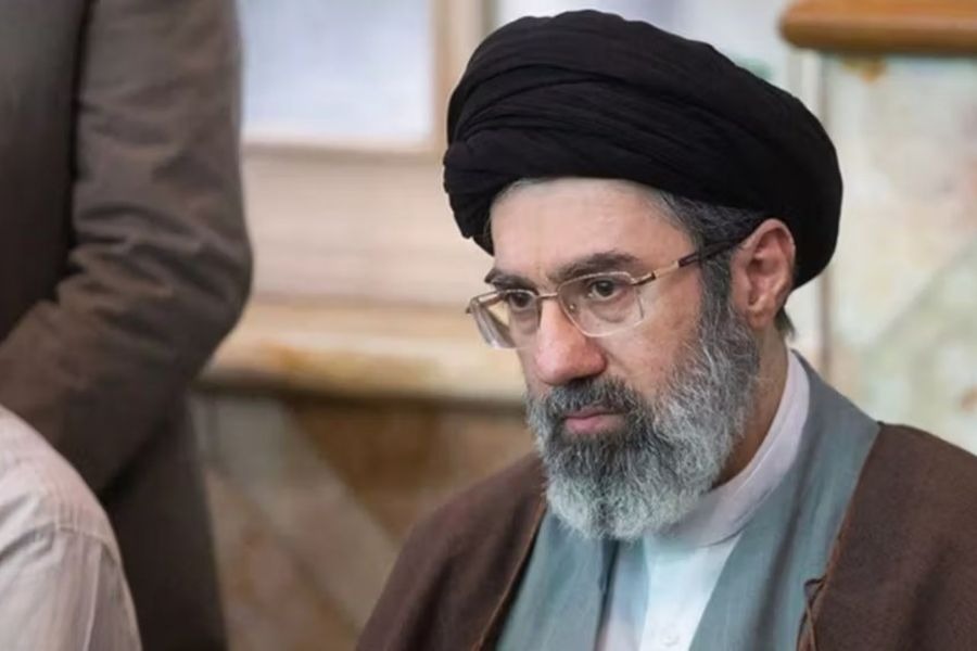 السيد الخامنئي: المحاولات اليائسة باستهداف الأمن لم تُثنِ قواتنا عن أداء مهماتها