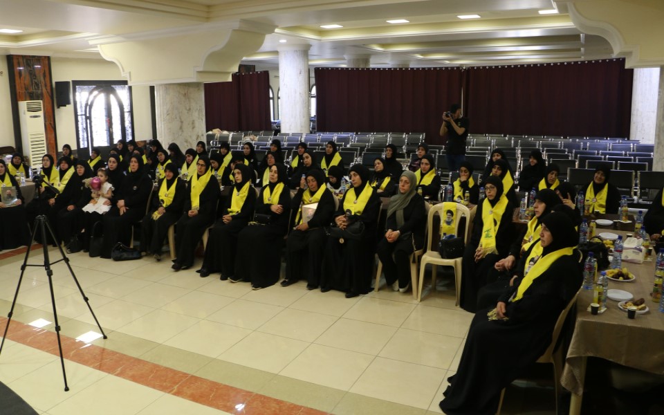 نشاط تكريمي لأمهات وزوجات شهداء معركة 