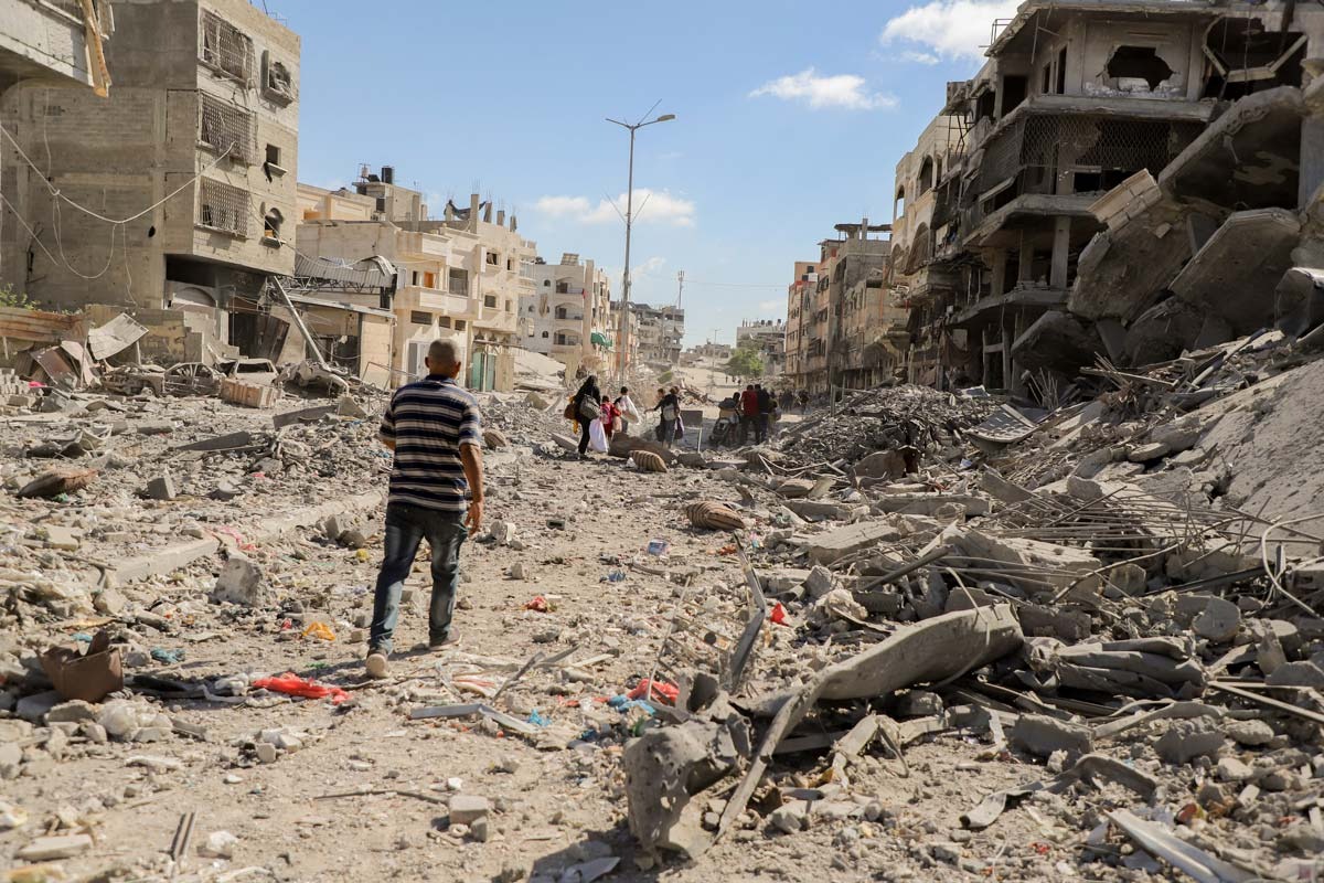 خرق وقف النار في غزة وغارات وقصف مدفعي ونسف منازل شرق القطاع