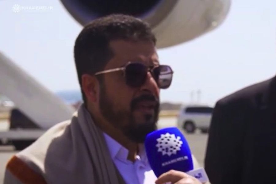سفير اليمن لدى إيران: وداع الإمام الخامنئي (رض) هو الفترة الفاصلة من تاريخ الأمة