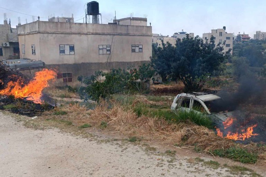 إحراق منازل وإقامة بؤر استيطانية جديدة.. اعتداءات المستوطنين تتصاعد في الضفة والقدس