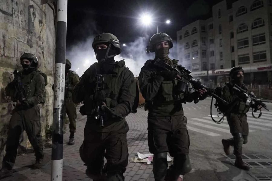 حملة مداهمات واعتقالات واسعة للاحتلال في الضفة والقدس