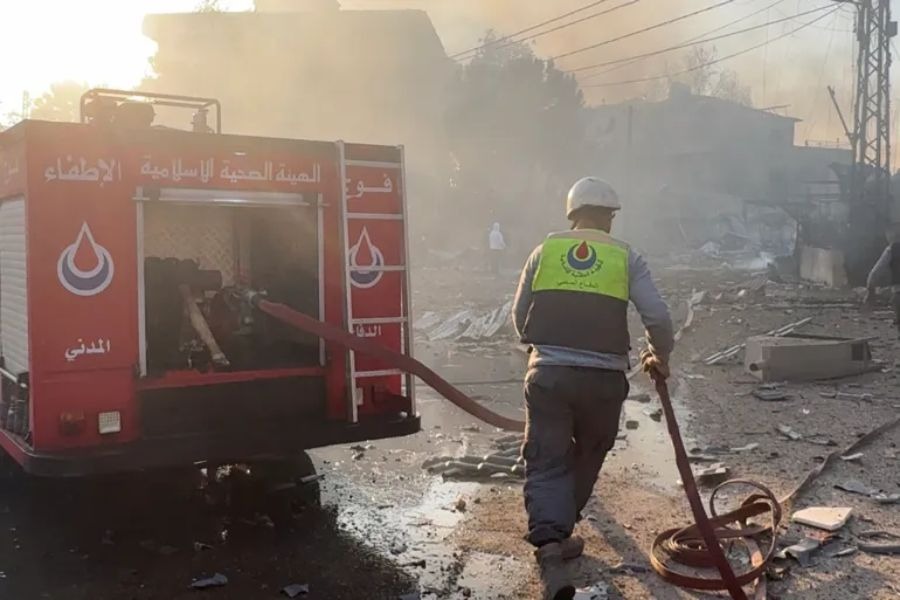 الدفاع المدني – الهيئة الصحية: 15 شهيدًا وأكثر من 30 جريحًا من المسعفين جراء العدوان