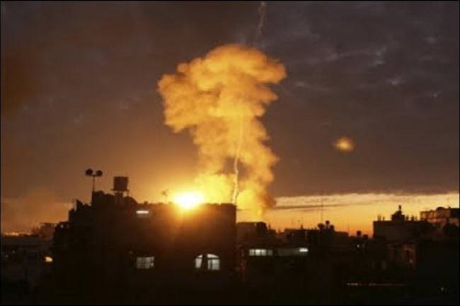 فلسطين المحتلة| طيران الاحتلال يشنّ غارة على منطقة أبو اسكندر شمال غزة