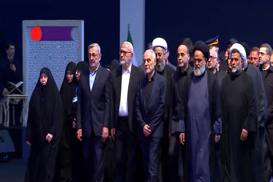 فيديو: وفد من حزب الله يلقي نظرة الوداع على جثمان الإمام الخامنئي (قده)