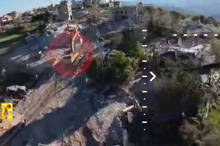 فيديو| استهداف آلية هندسيّة تابعة لجيش العدو في بلدة رشاف بمحلّقة انقضاضيّة