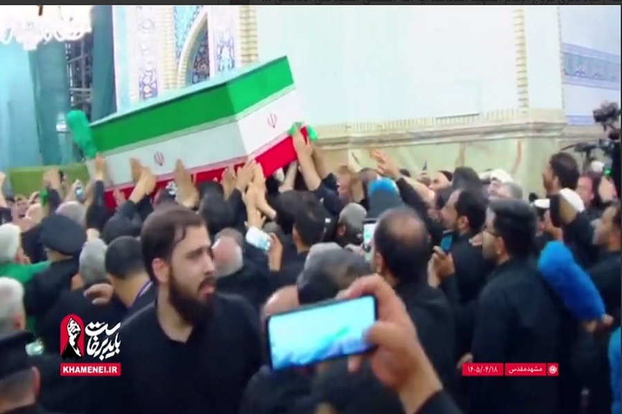 بعد الصلاة عليه في الحرم الرضوي.. تشييع جثمان إمام المستضعفين إلى مثواه الأخير