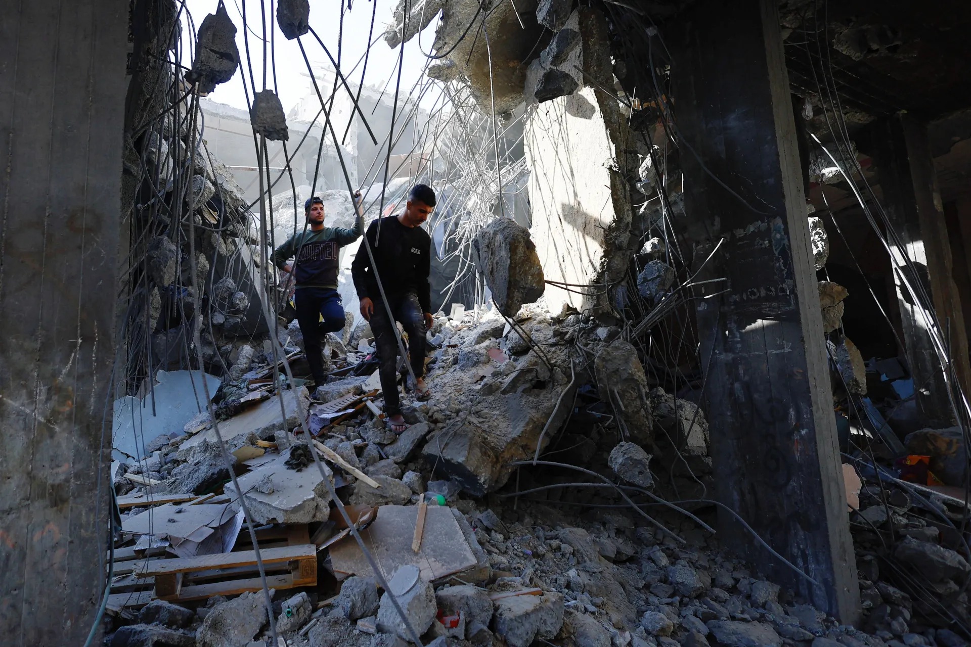 استشهاد 4 فلسطينيين بينهم طفل في خروقات 