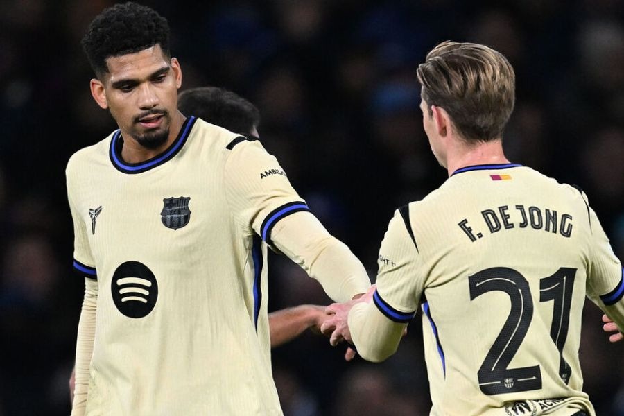 دي يونغ وأرواخو يغيبان عن مباراة برشلونة وأتليتيكو مدريد بسبب 