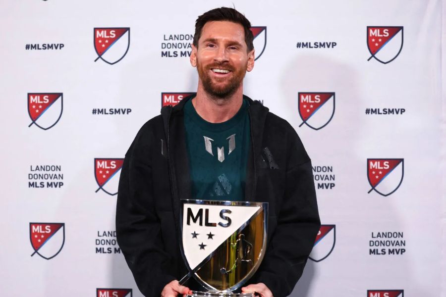 ميسي يتوّج بجائزة أفضل لاعب في الدوري الأميركي