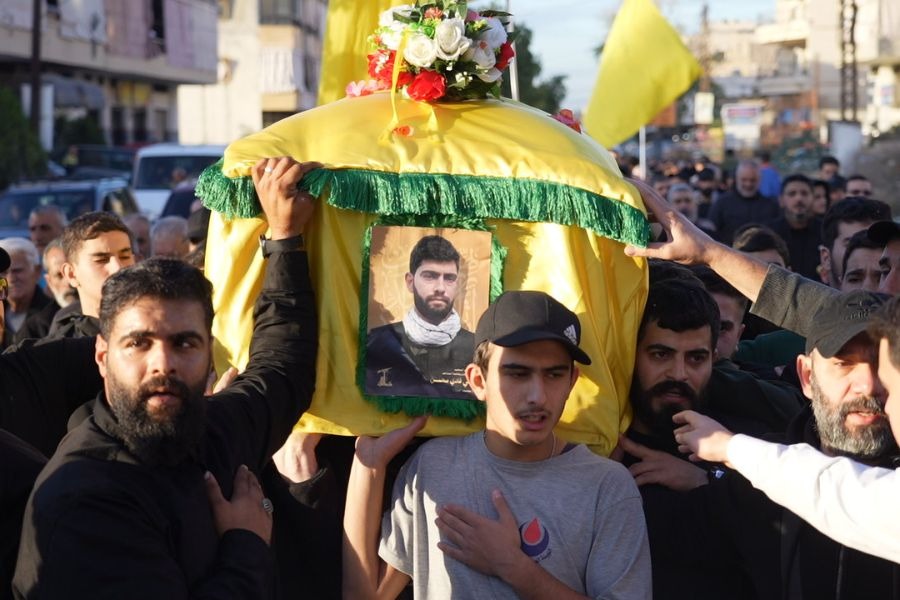 حزب الله يشيع الشهيد المجاهد علي فادي محسن بموكب مهيب في بلدة تول الجنوبية