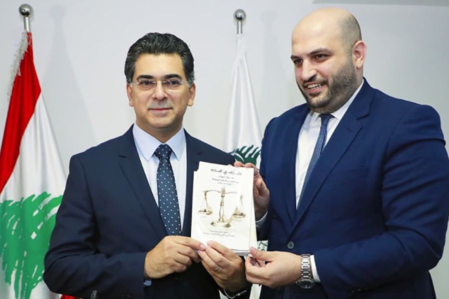 وزيرا الصحة والإعلام يطلقان الدليل المجاني 