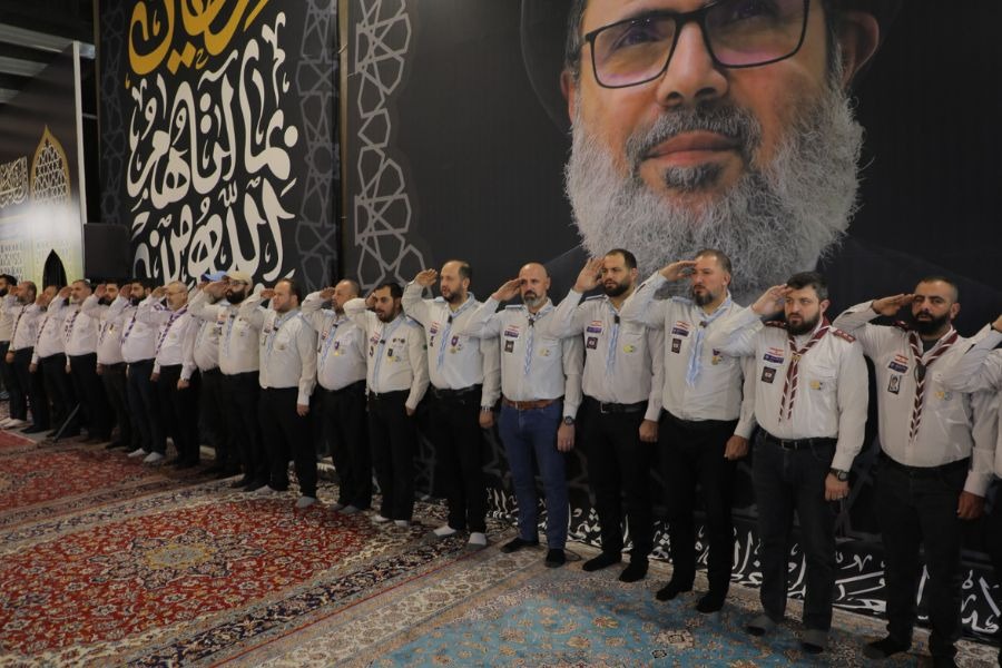 كشافة الإمام المهدي (عج) تقيم مراسم خاصة عند مرقد السيد الهاشمي في ذكرى تشييعه