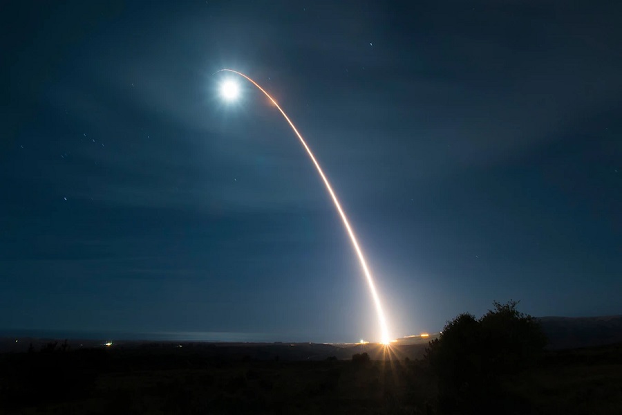 واشنطن أجرت تجربة إطلاق صاروخ باليستي عابر للقارات قادر على حمل رؤوس نووية