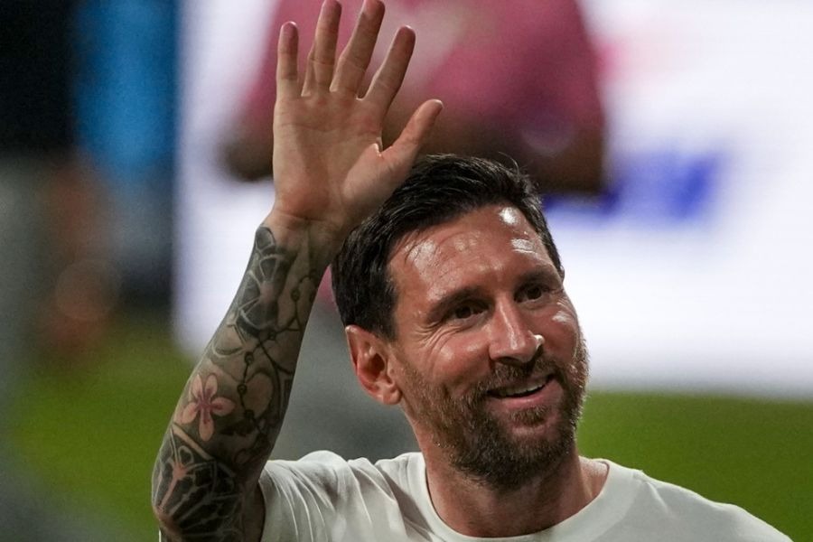 ميسي ينهي جولة في الهند بحفاوة جماهيرية كبيرة