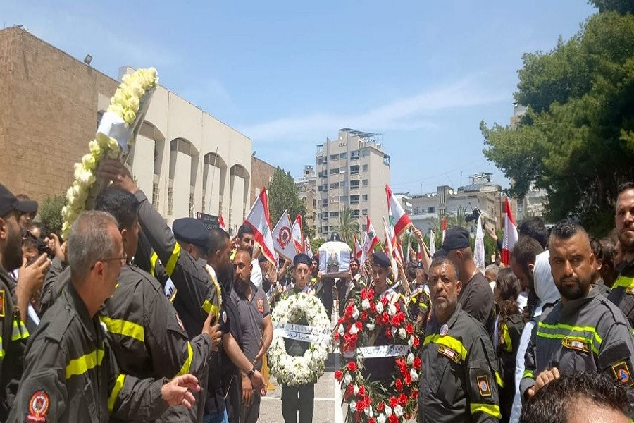 المديرية العامة للدفاع المدني تشيّع الشهيدين أحمد نورا وحسين جابر في سرايا صيدا 