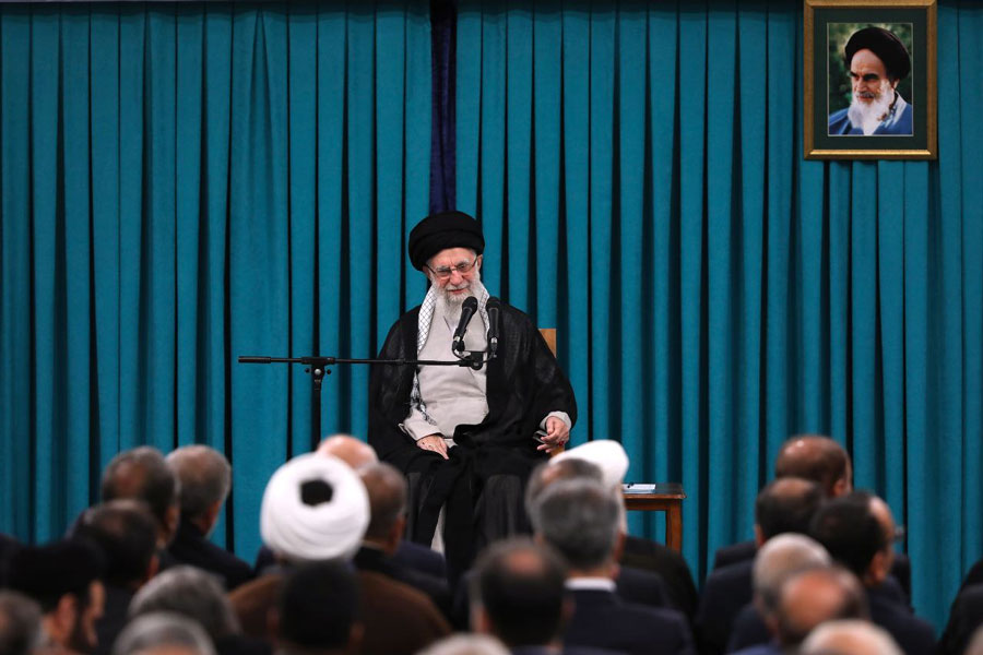 الإمام الخامنئي: الشعب الإيراني لا مثيل لقدرته على الصمود أمام التحديات