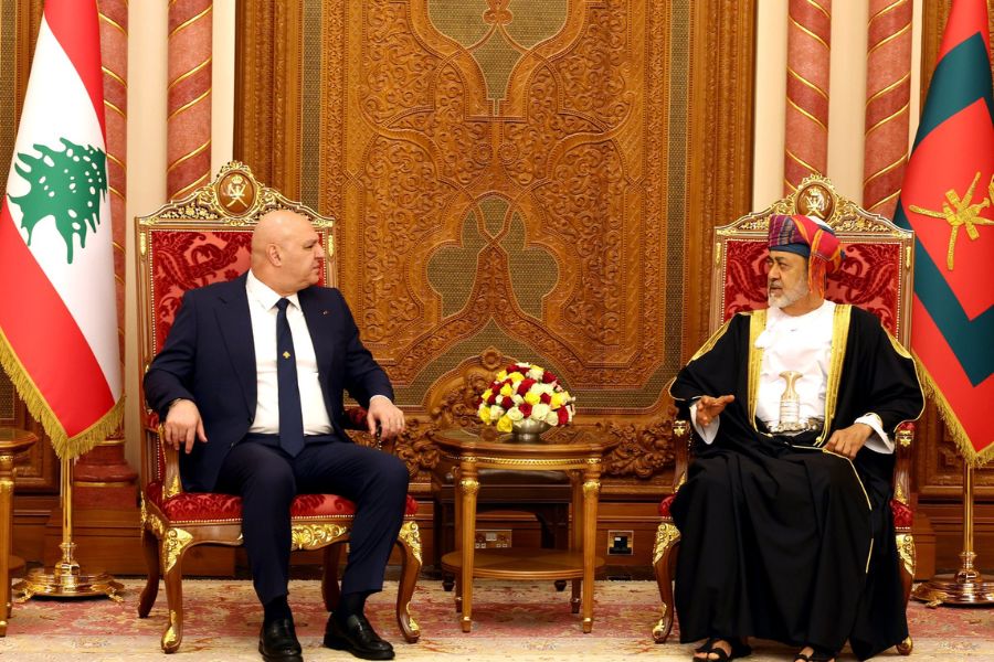الرئيس عون يؤكّد خلال لقائه سلطان عُمان في مسقط التطلّع إلى آفاق جديدة من التعاون والأخير يشدّد على اهتمام بلاده بالوضع في لبنان