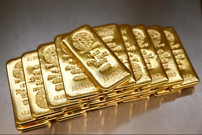 الذهب يتراجع بعد تسجيله مستوى قياسيًا وسط جني الأرباح 