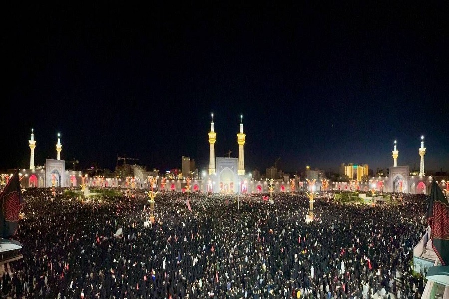  مشاهد جوّية تظهر السيل البشري المحتشد في الطريق إلى الحرم الرضوي لوداع الإمام