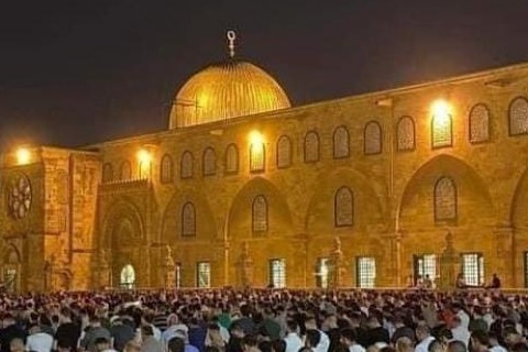 بعد إغلاق دام 40 يومًا: إعادة فتح المسجد الأقصى أمام المصلين 