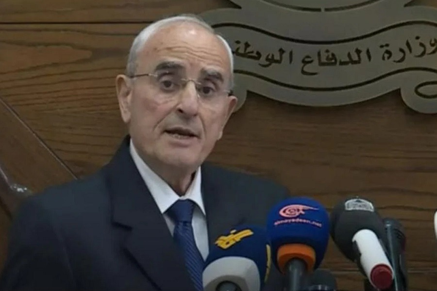 وزير الدفاع: قاعدة حامات تابعة للقوات الجوية في الجيش ولا سلطة تعلو فوق القوانين 