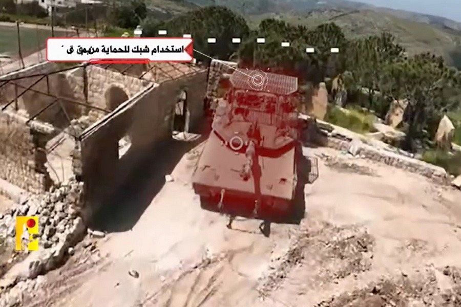 مشاهد من استهداف المقاومة الإسلامية دبّابة 