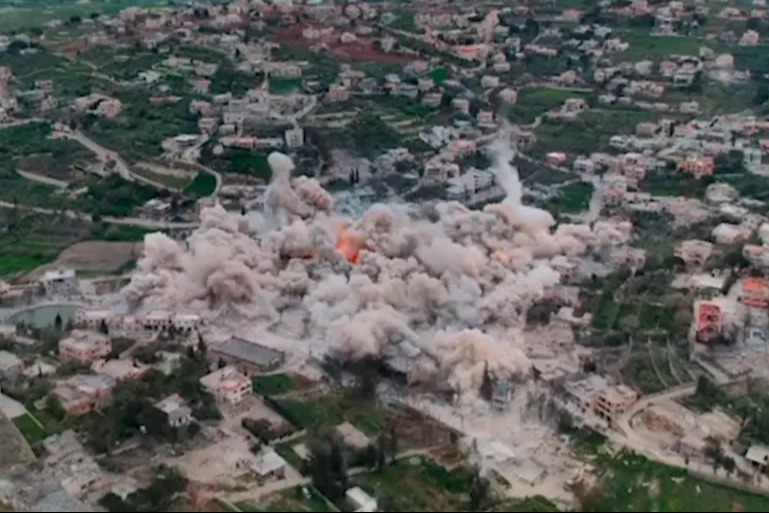 مناشدة من بنت جبيل لرئيس الجمهورية: اطلب من ترامب وقف الاعتداءات ونسف المنازل